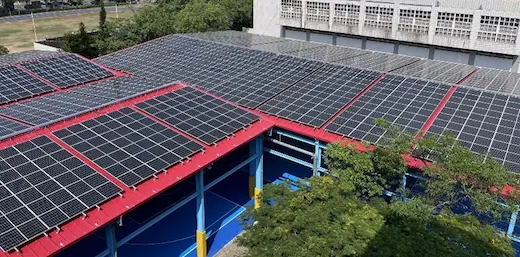 新興國中太陽能光電板風雨操場